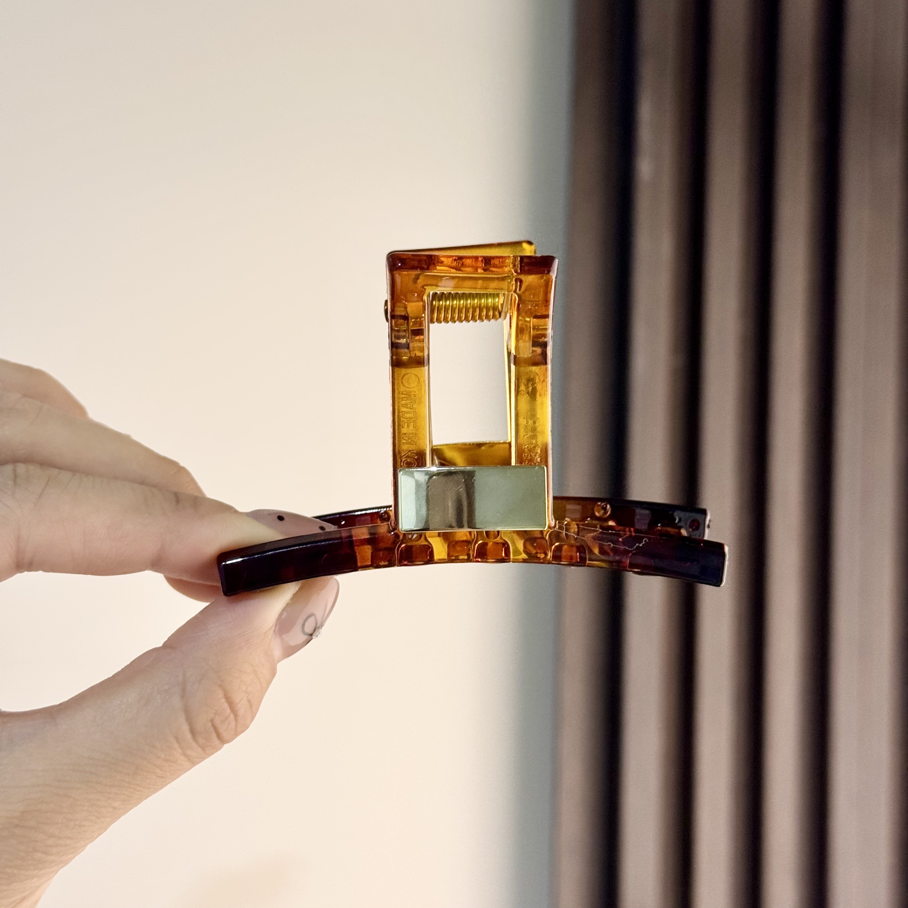 东大门 新款流沙金方块方形抓夹经典百搭简约8厘米鲨鱼夹1091