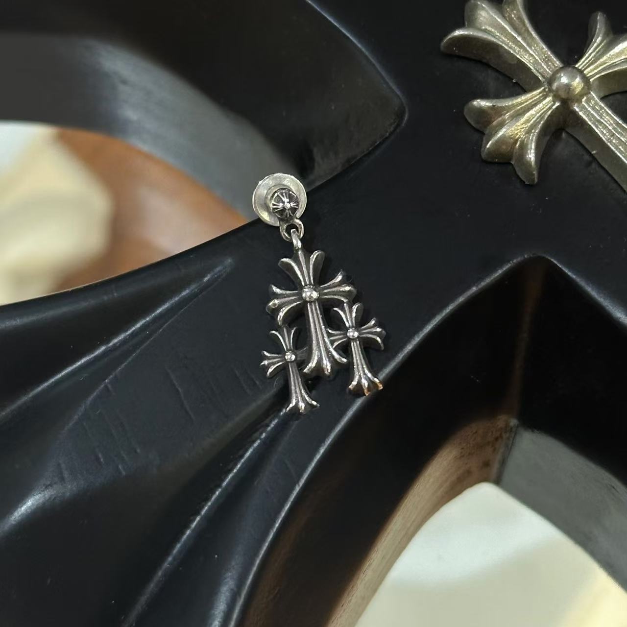 925银银制品 Chrome Hearts克罗心 三十字耳钉