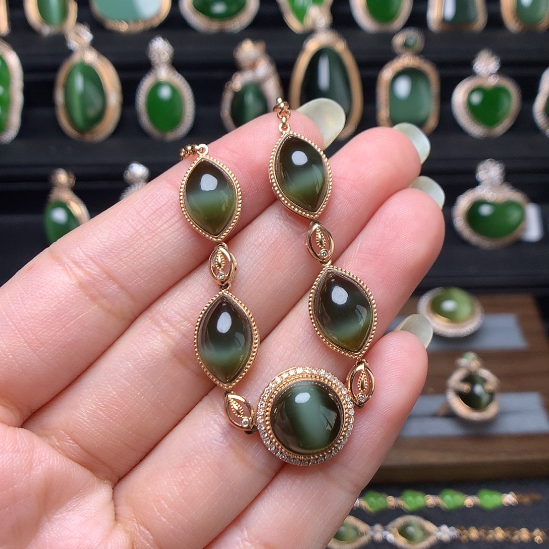 和田玉首饰18K金镶嵌