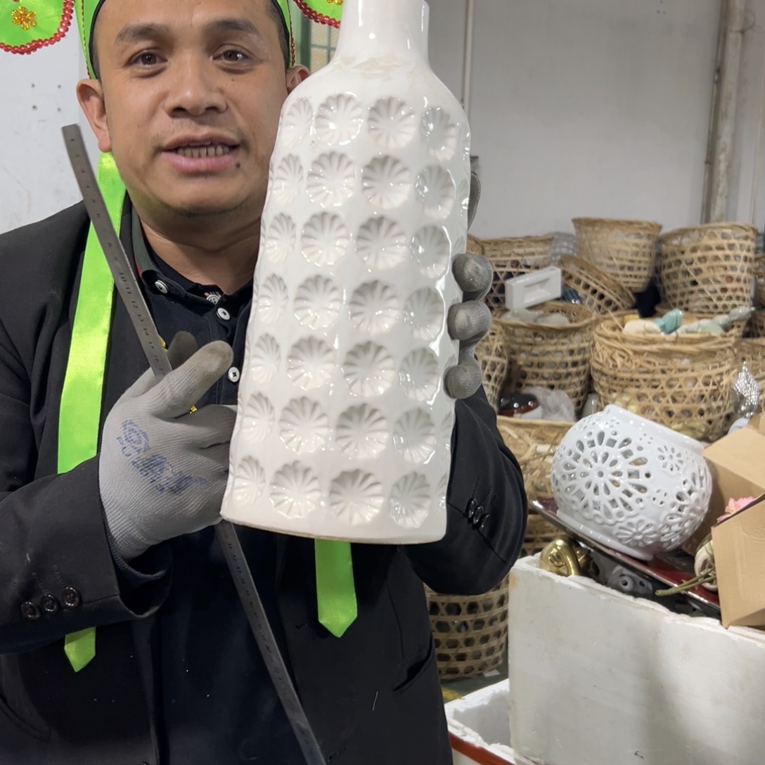 摆件18 号高中低温陶瓷瓶（部分微瑕）