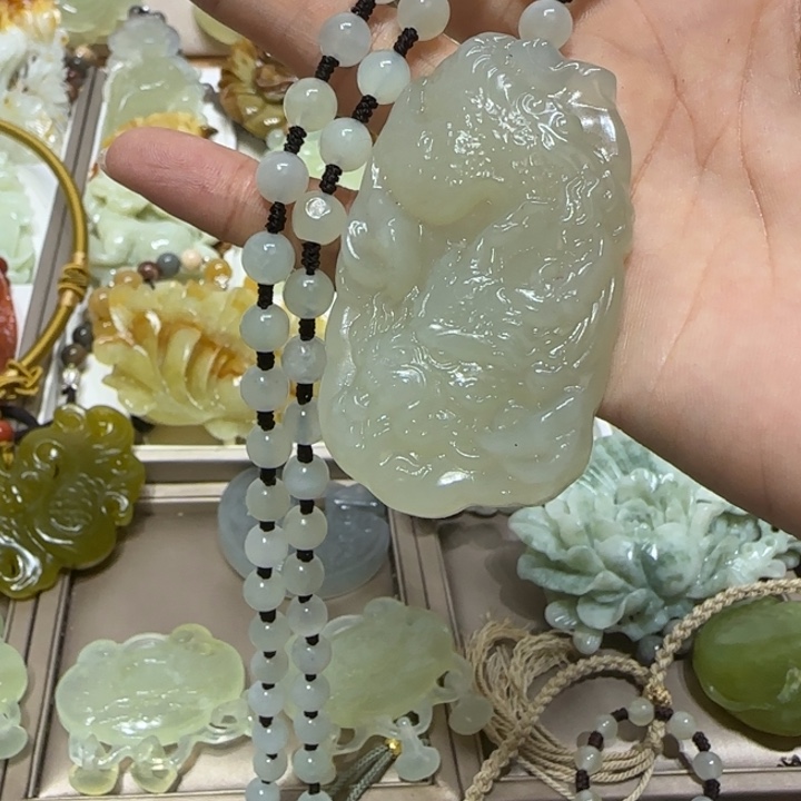 蛇纹石玉吊坠未镶嵌