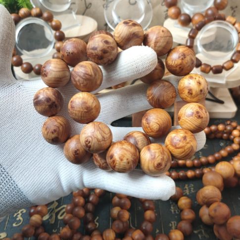 柏木（崖柏）手串/手链两条留疤。