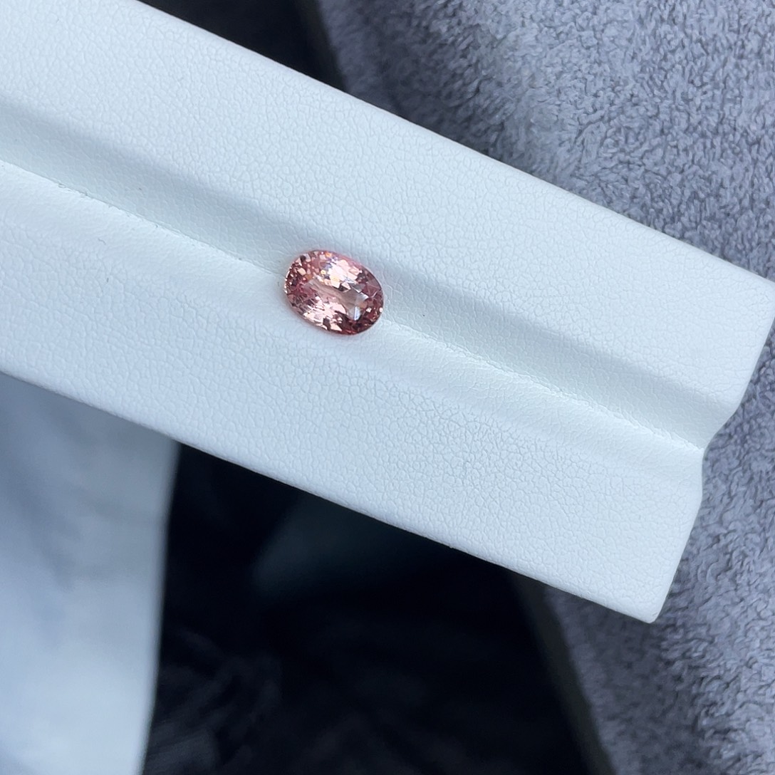 蓝宝石裸石2.05Ct帕帕吉尔德