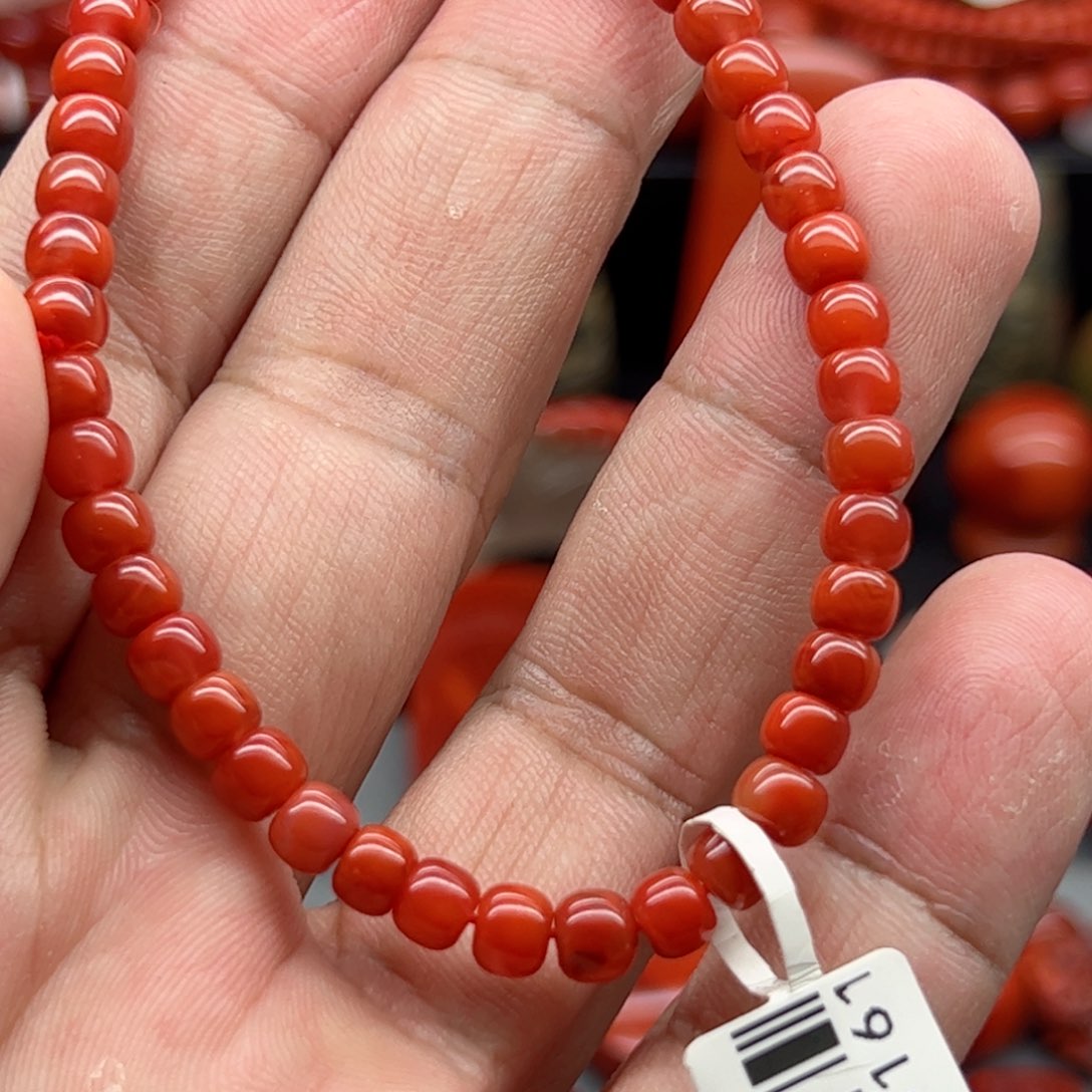 南红玛瑙手串未镶嵌宝**妮