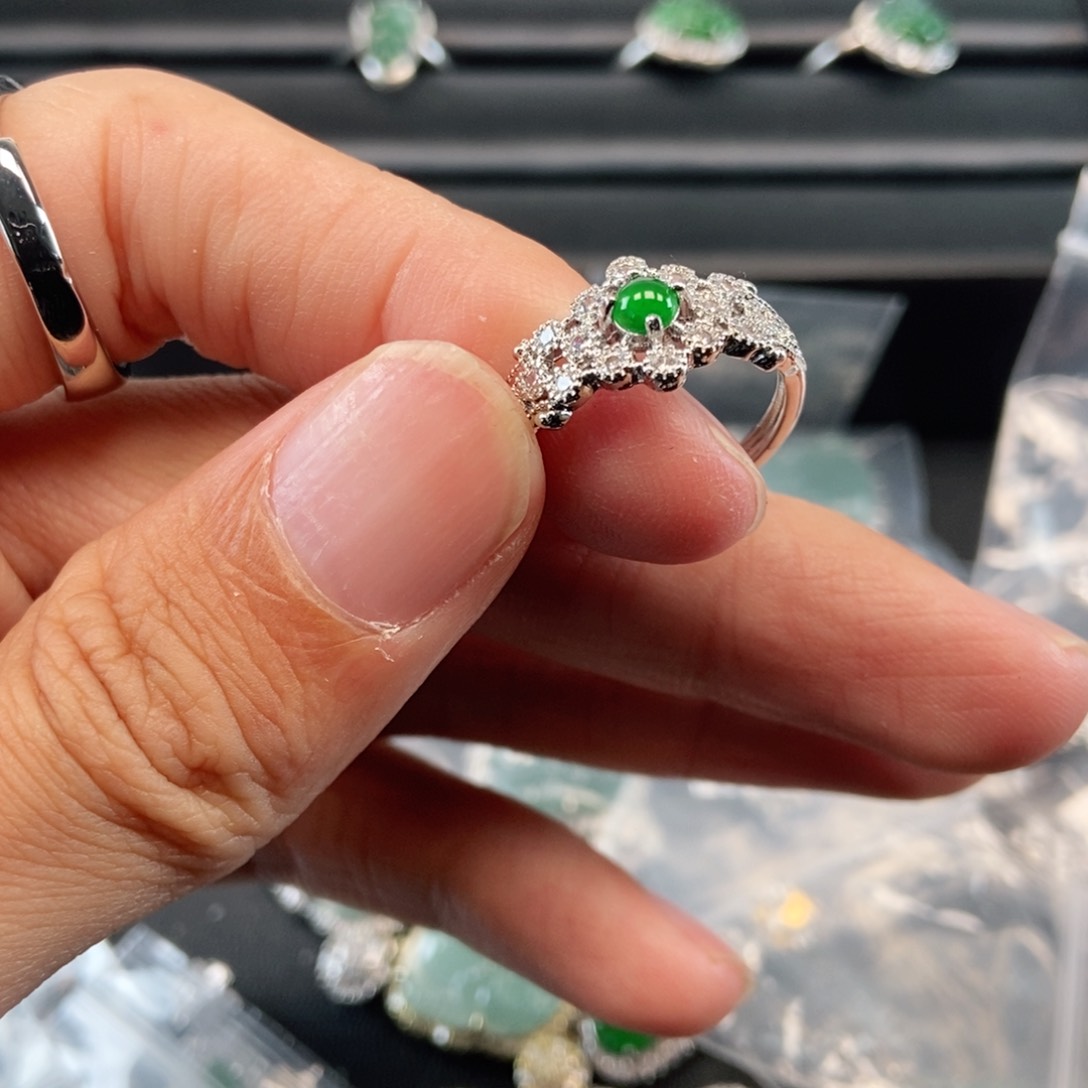【闪购商品】翡翠吊坠(不含链)未镶嵌