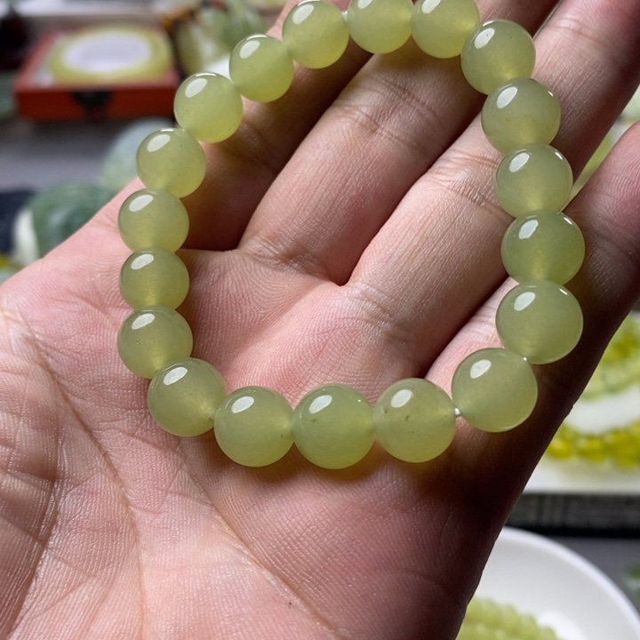 未镶嵌蛇纹石玉颈饰