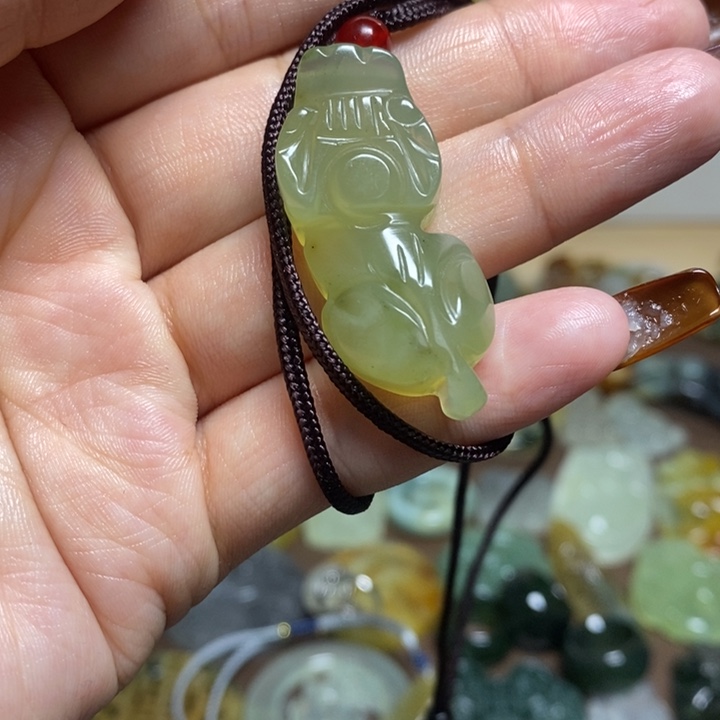 蛇纹石玉吊坠未镶嵌