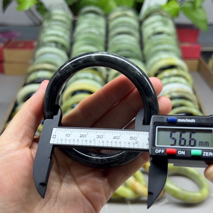 蛇纹石玉未镶嵌手镯85