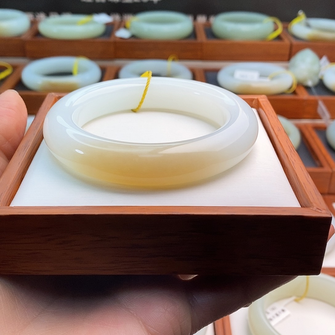 和田玉（糖玉）手镯55-56未镶嵌