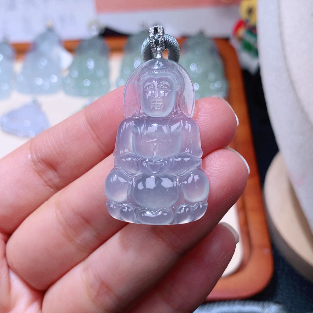 颈饰18K金镶嵌翡翠观音