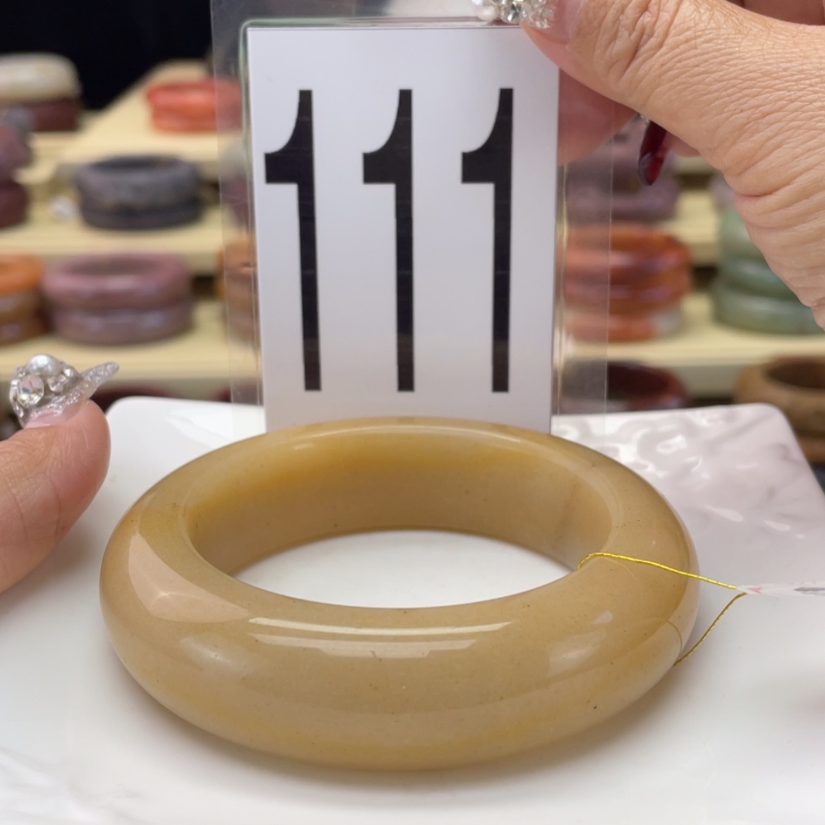 【闪购商品】石英质玉手镯未镶嵌