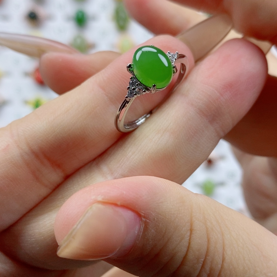 未镶嵌戒指和田玉（碧玉）