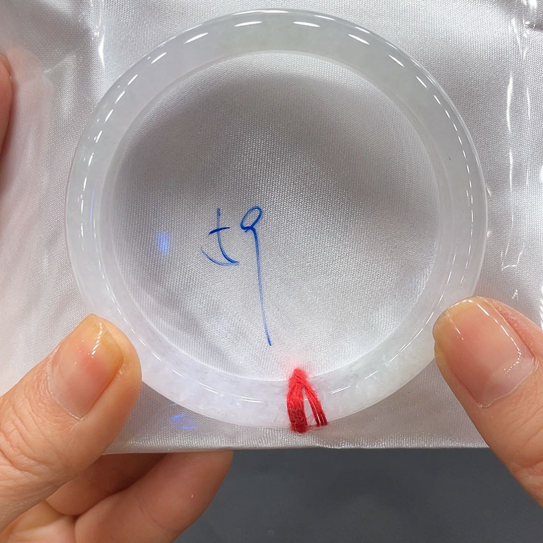 翡翠手镯未镶嵌翡翠手镯