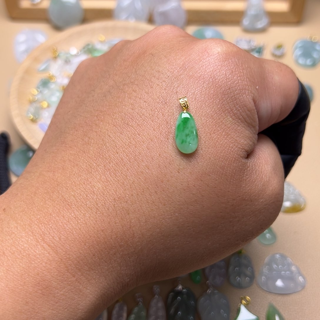 翡翠颈饰18K金镶嵌福瓜