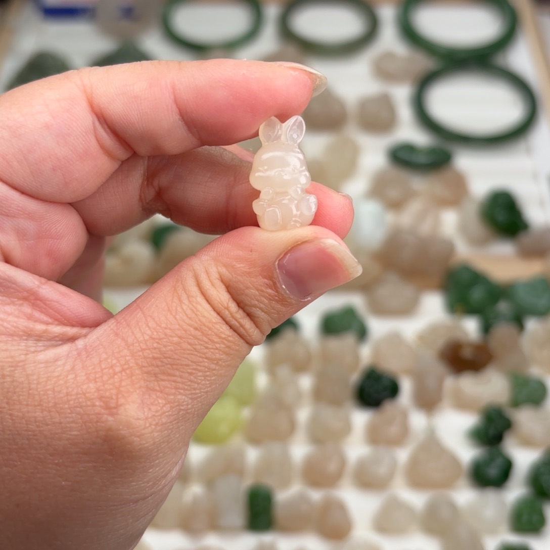 和田玉颈饰未镶嵌小*?