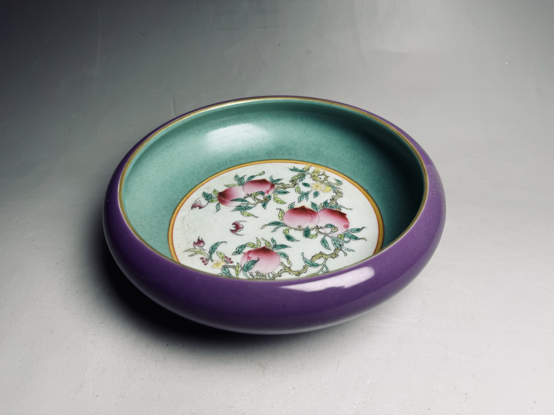 单色釉茄皮紫寿桃内绘水洗