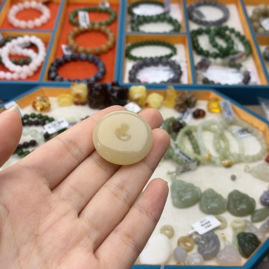 和田玉未镶嵌颈饰w42俄糖平安扣