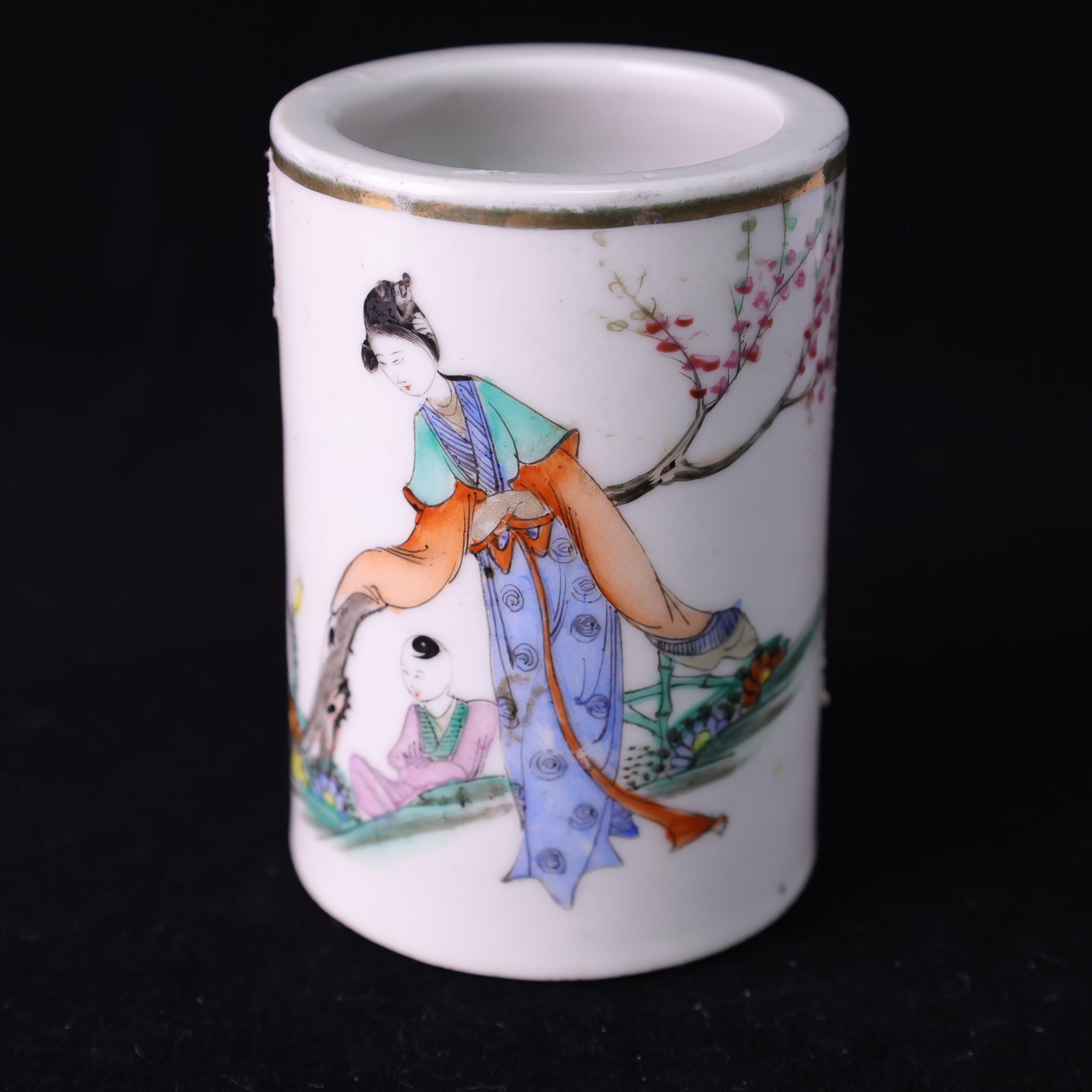 民国 浅绛彩三娘教子笔筒