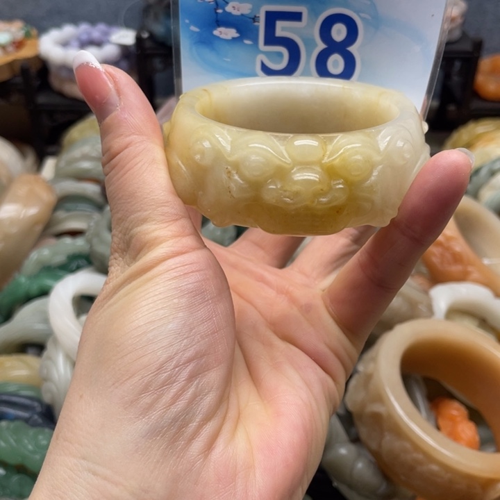 石英岩玉未镶嵌手镯