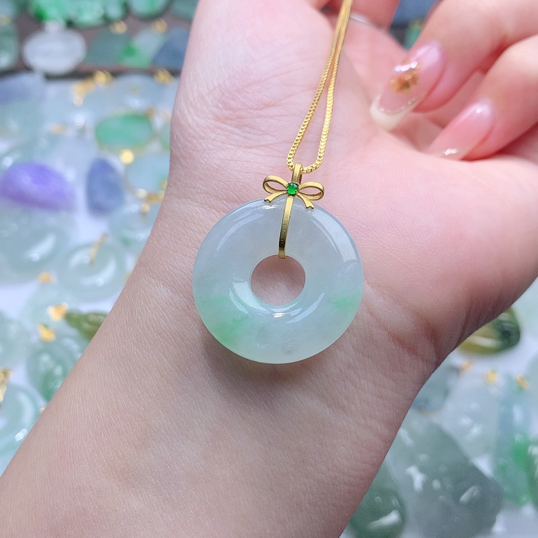 翡翠颈饰未镶嵌翡翠