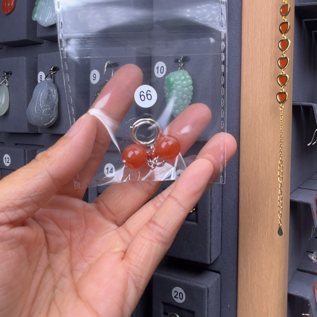 银S925镶嵌南红玛瑙耳饰笑***初