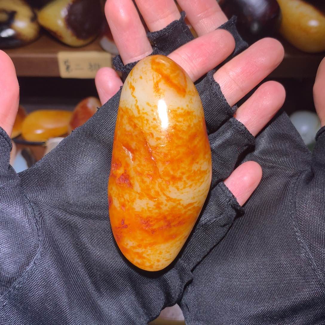 肖***.和田玉未镶嵌颈饰