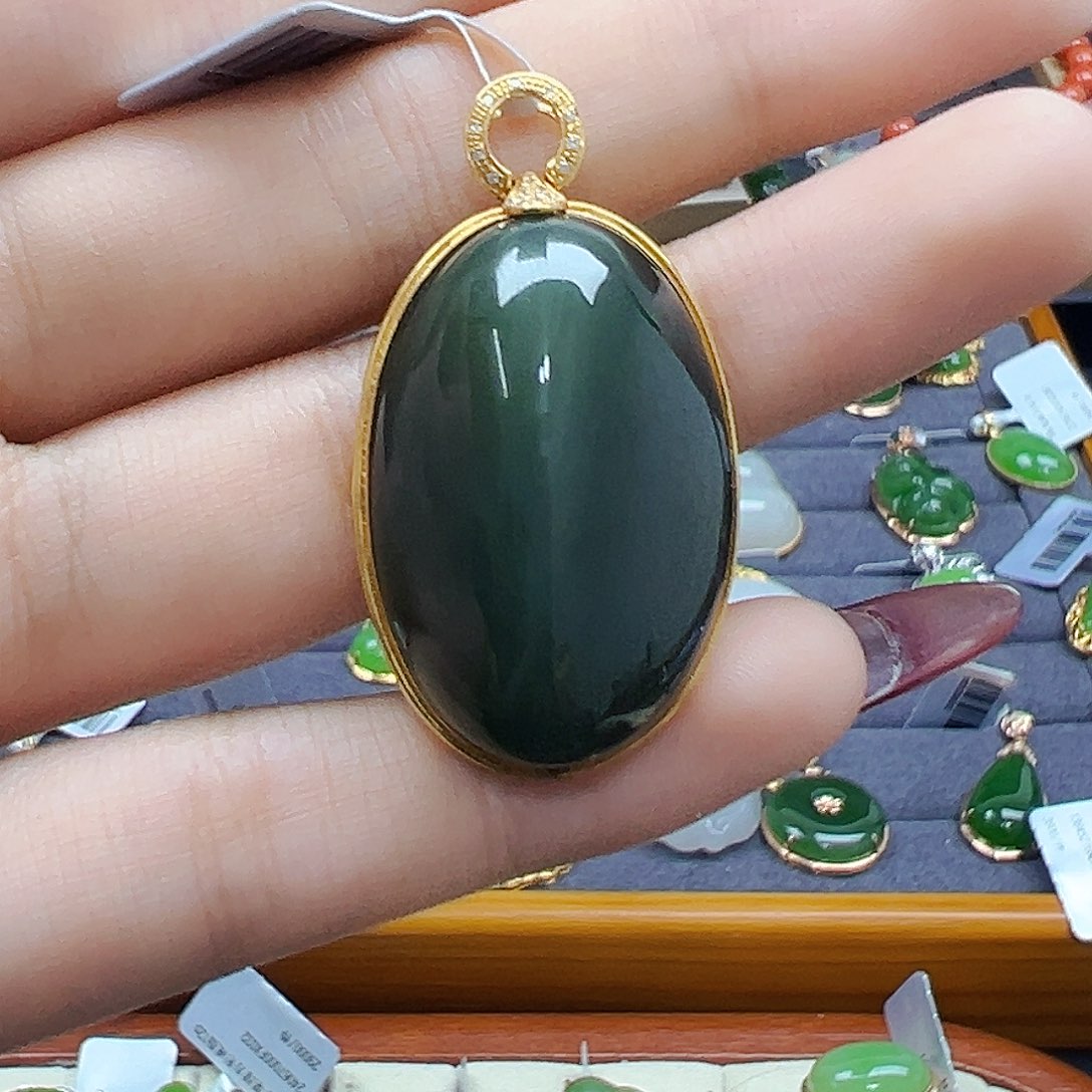 和田玉18K金镶嵌吊坠(赠链)