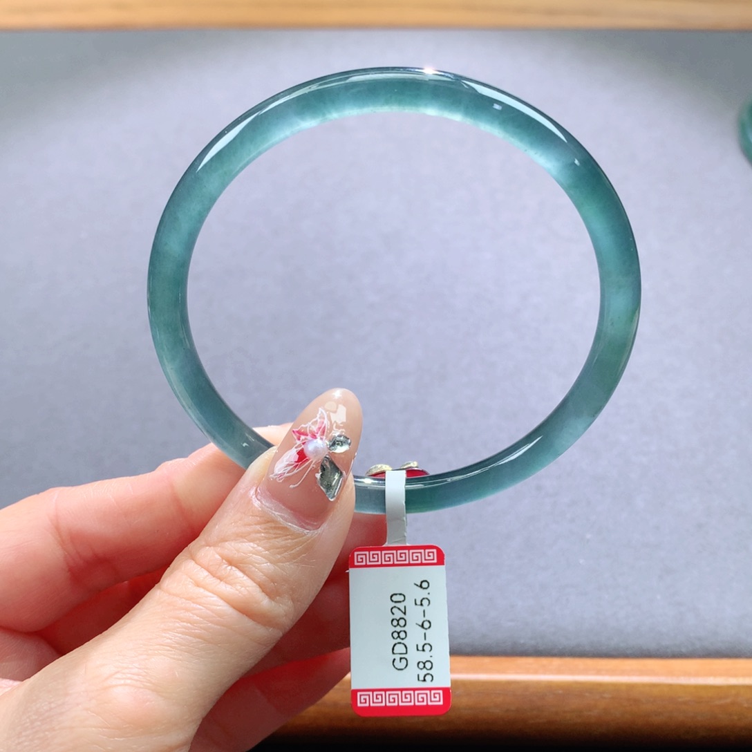 翡翠手镯未镶嵌天然翡翠手镯叮当镯