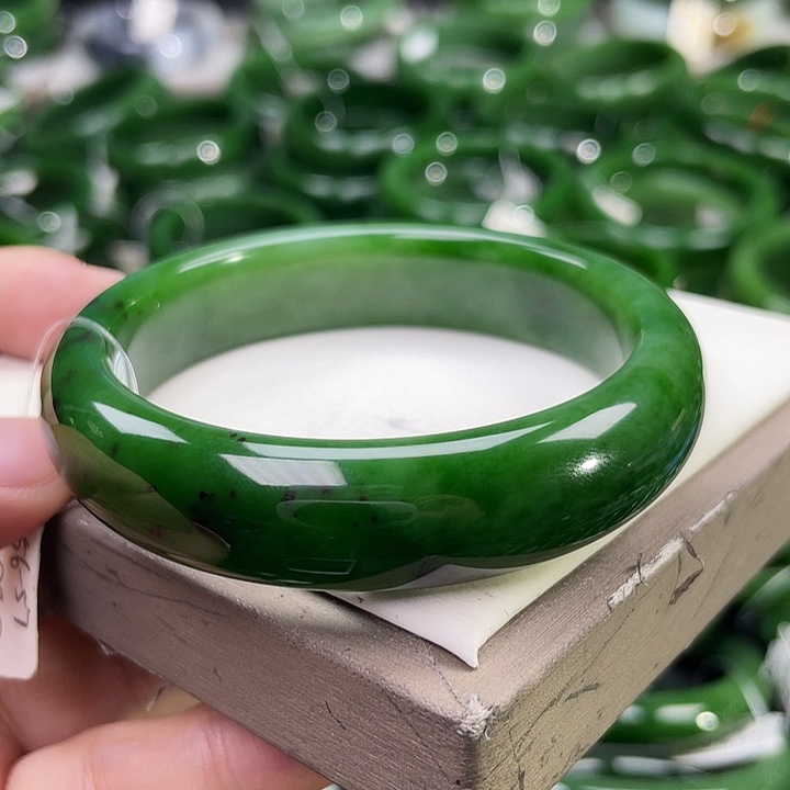 未镶嵌手镯和田玉（碧玉）