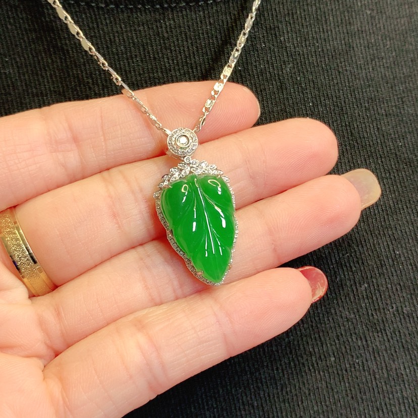 【闪购商品】翡翠吊坠(赠链)18K金镶嵌
