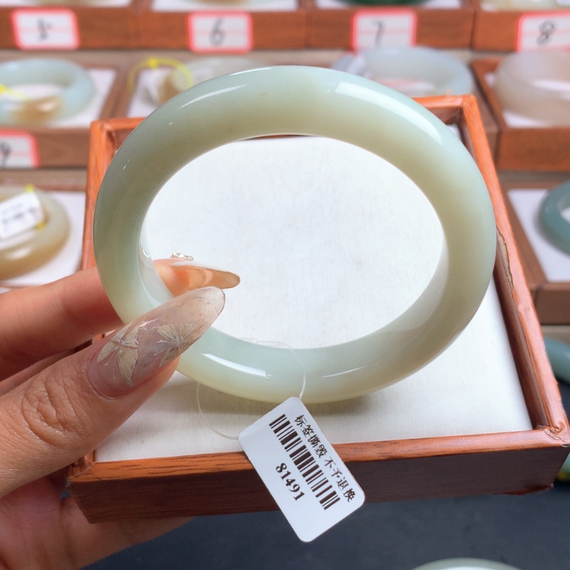 【闪购商品】和田玉手镯未镶嵌56