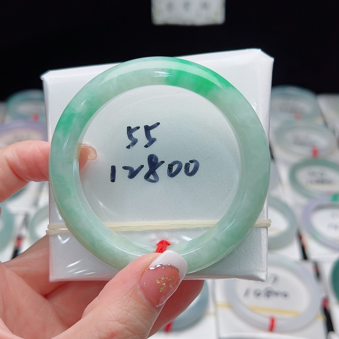 翡翠手镯未镶嵌天然