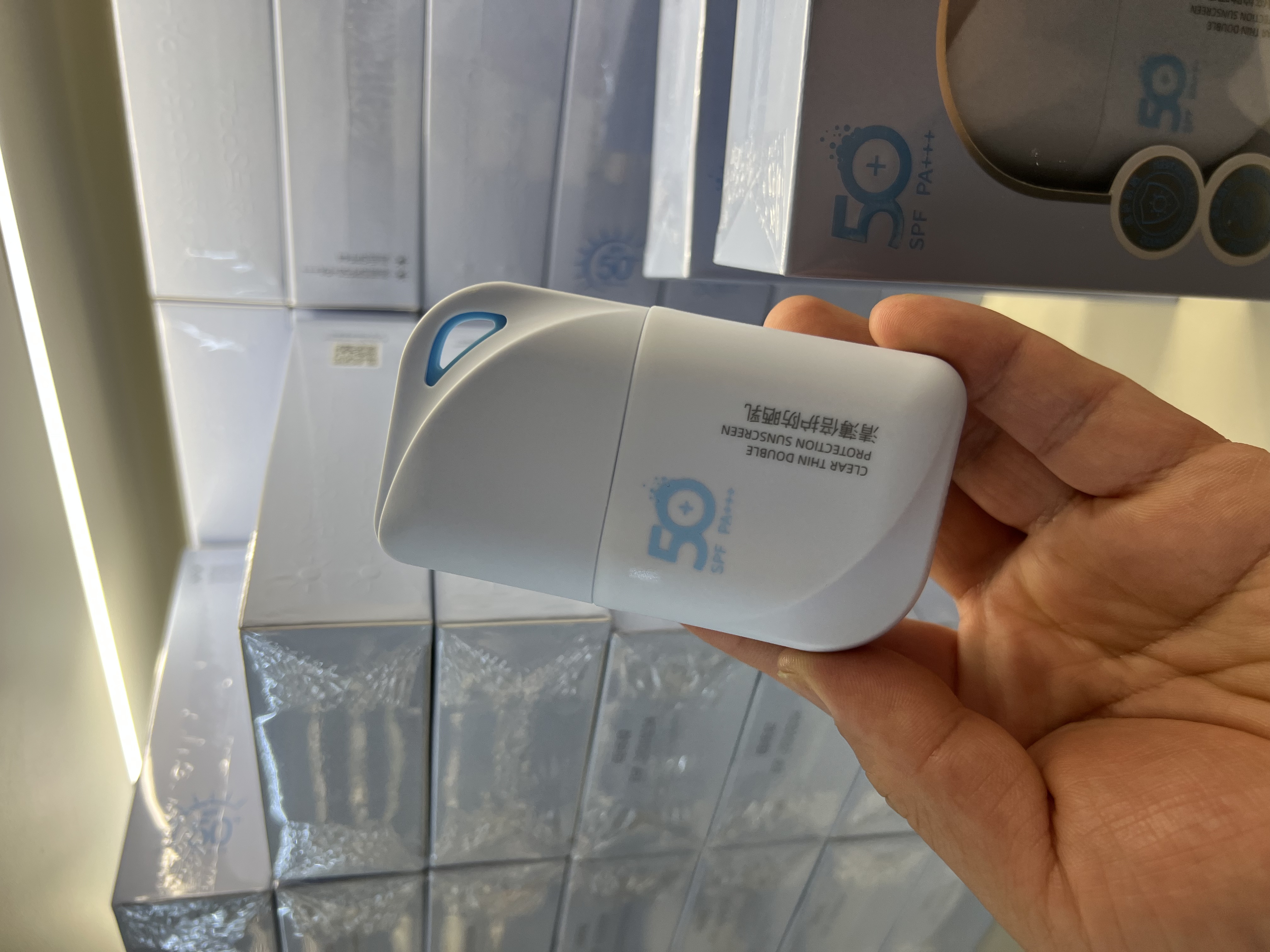 水钻白清薄倍护防晒乳