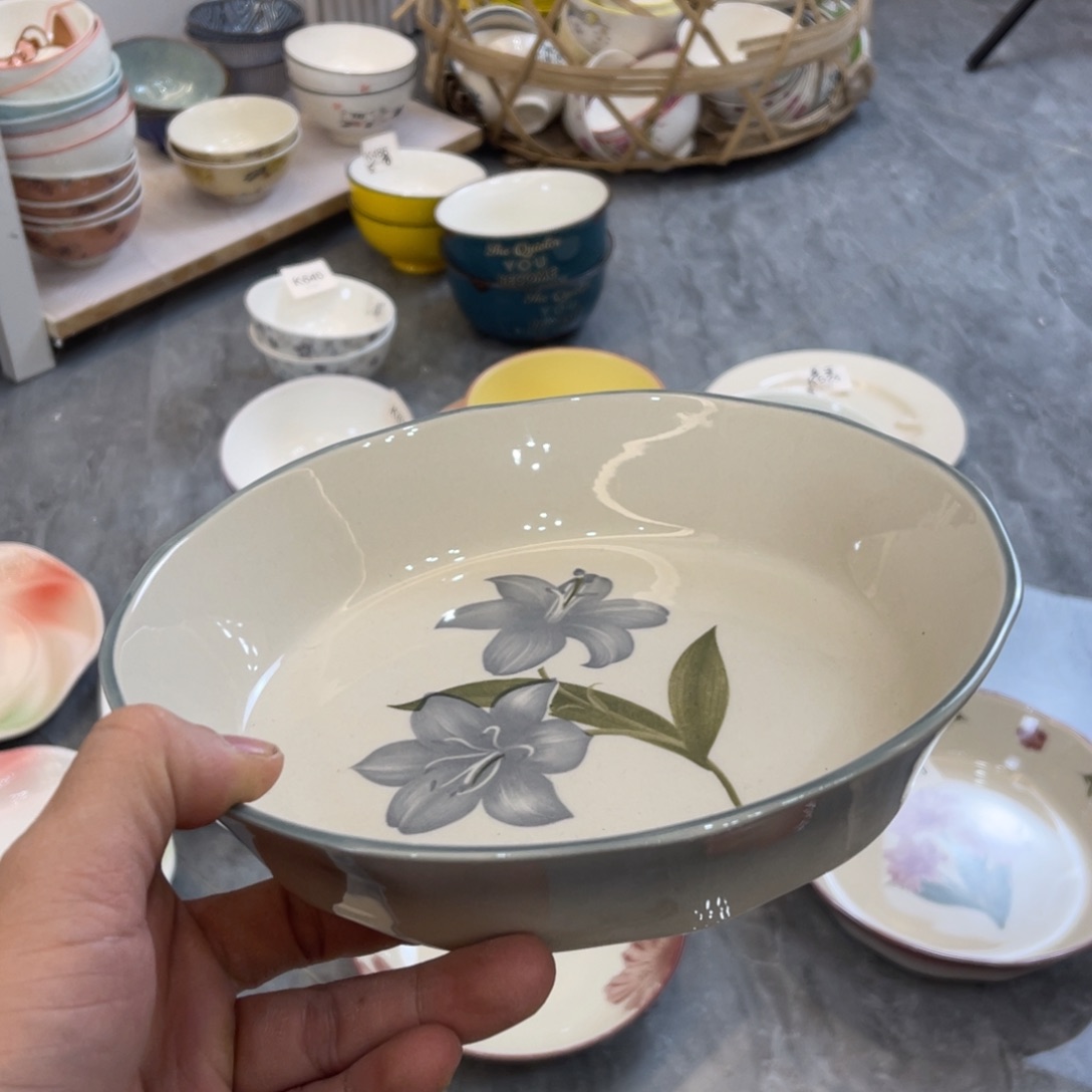 陶瓷微瑕餐具介意勿拍，满18飞！