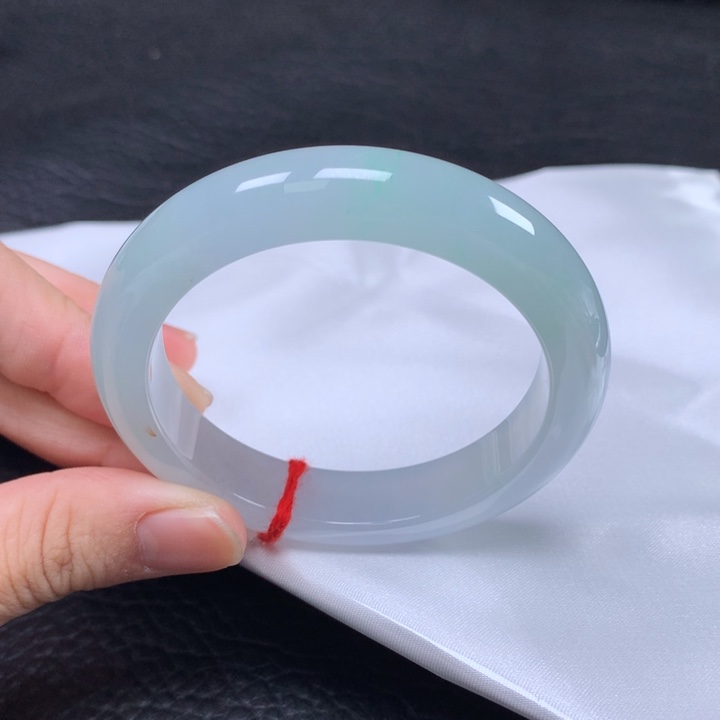 小****翡翠未镶嵌手镯   