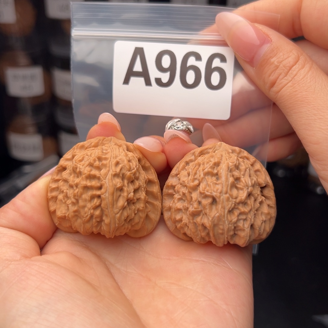 文玩核桃吊坠三角白43全品