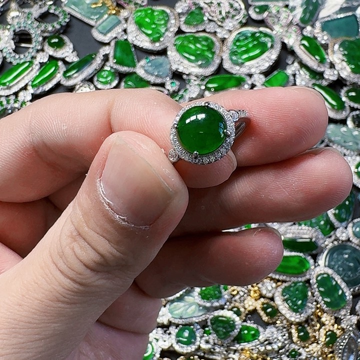 翡翠颈饰未镶嵌天然A货翡翠放漏