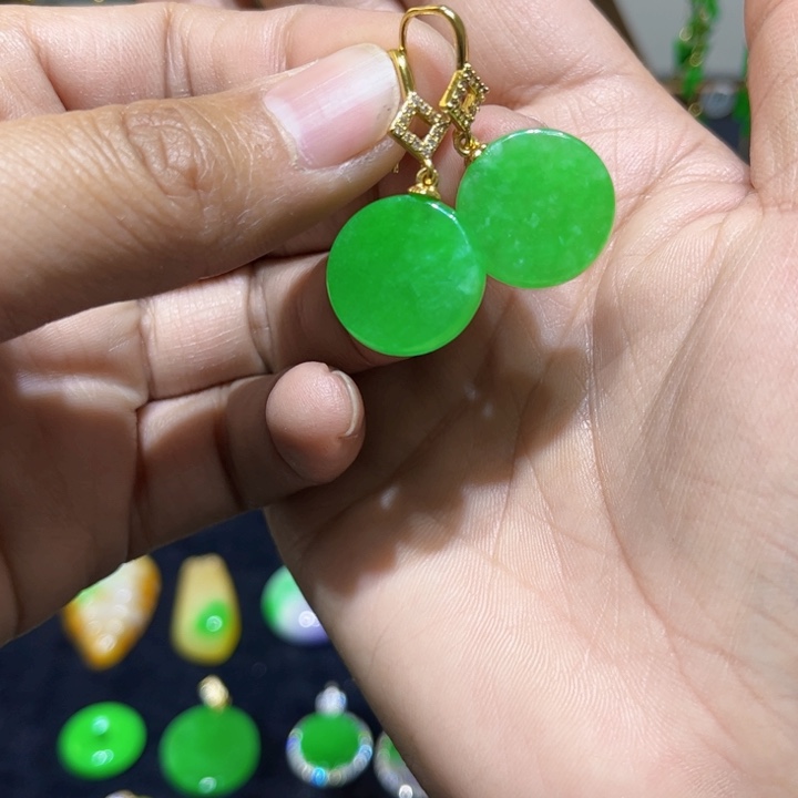 翡翠耳饰未镶嵌耳饰