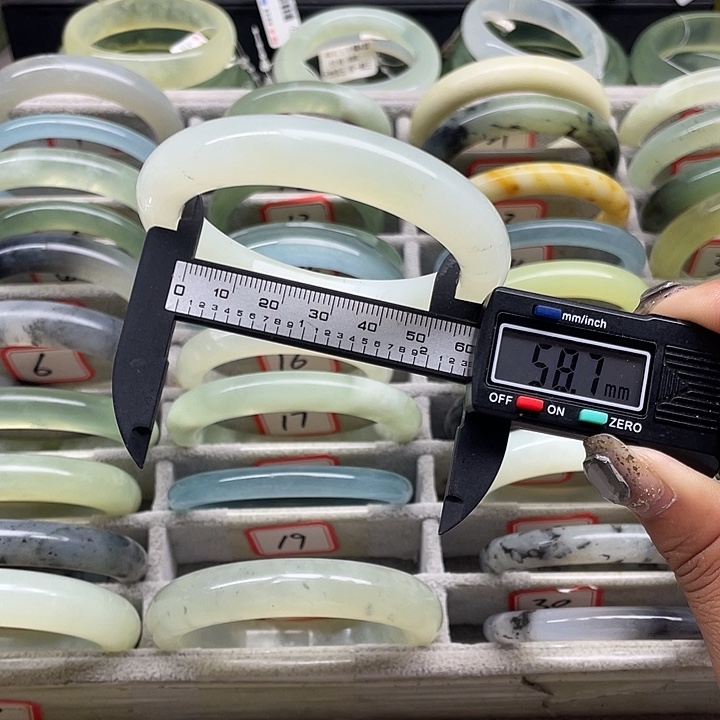 蛇纹石玉未镶嵌手镯19