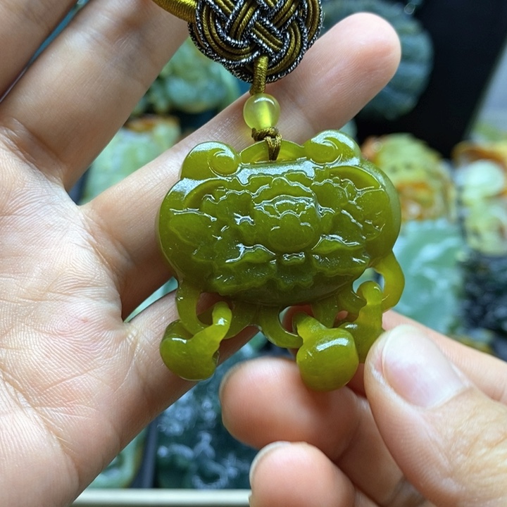 未镶嵌蛇纹石玉挂件