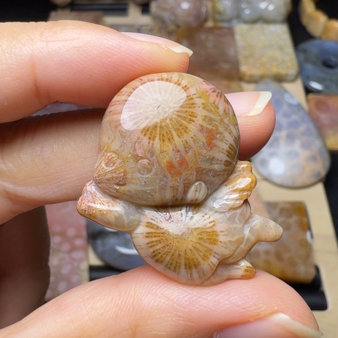 硅化玉未镶嵌丘比特，彩大花 可盘