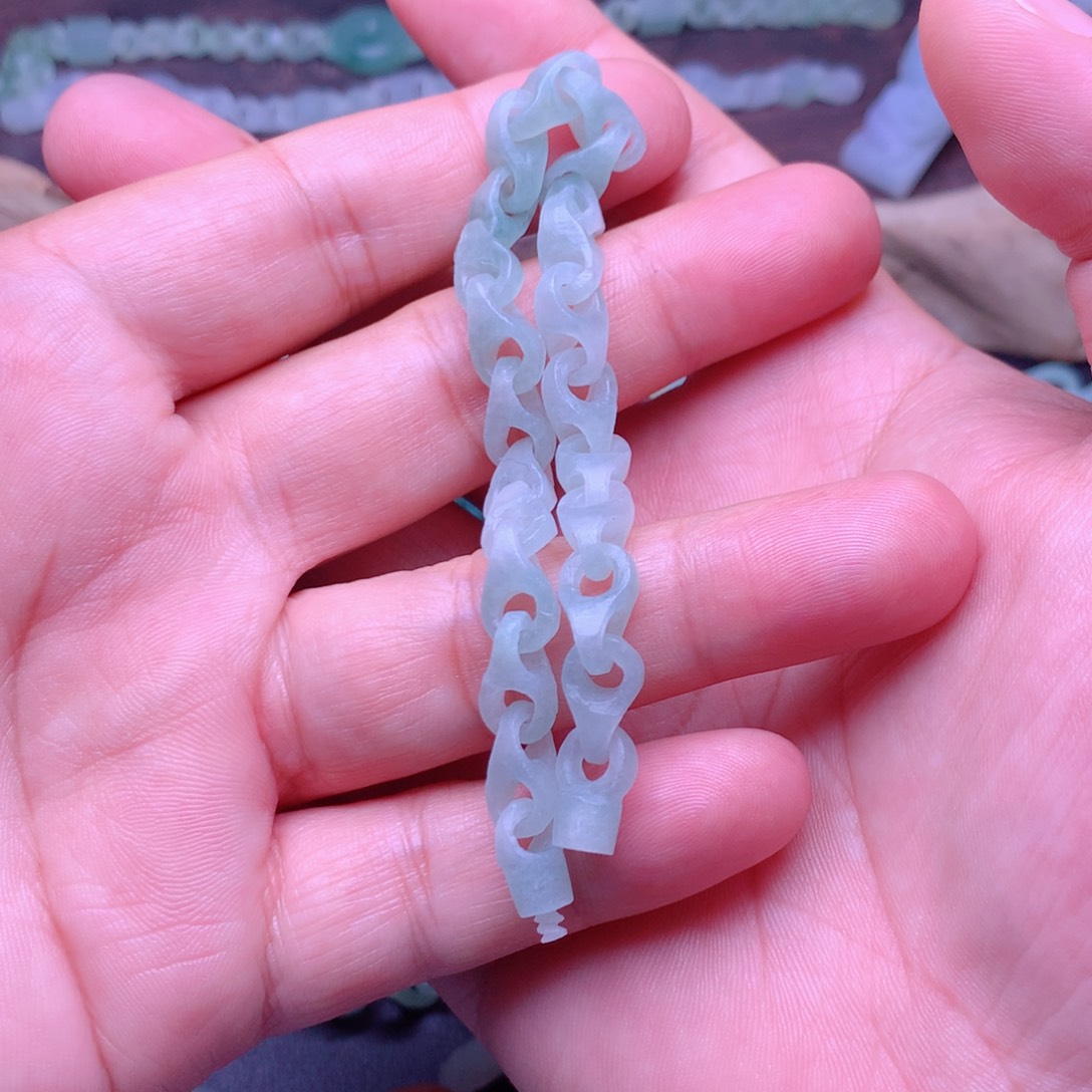 定制翡翠未镶嵌池**鱼手链