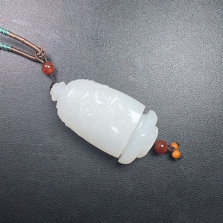 哆***胡和田玉未镶嵌挂件