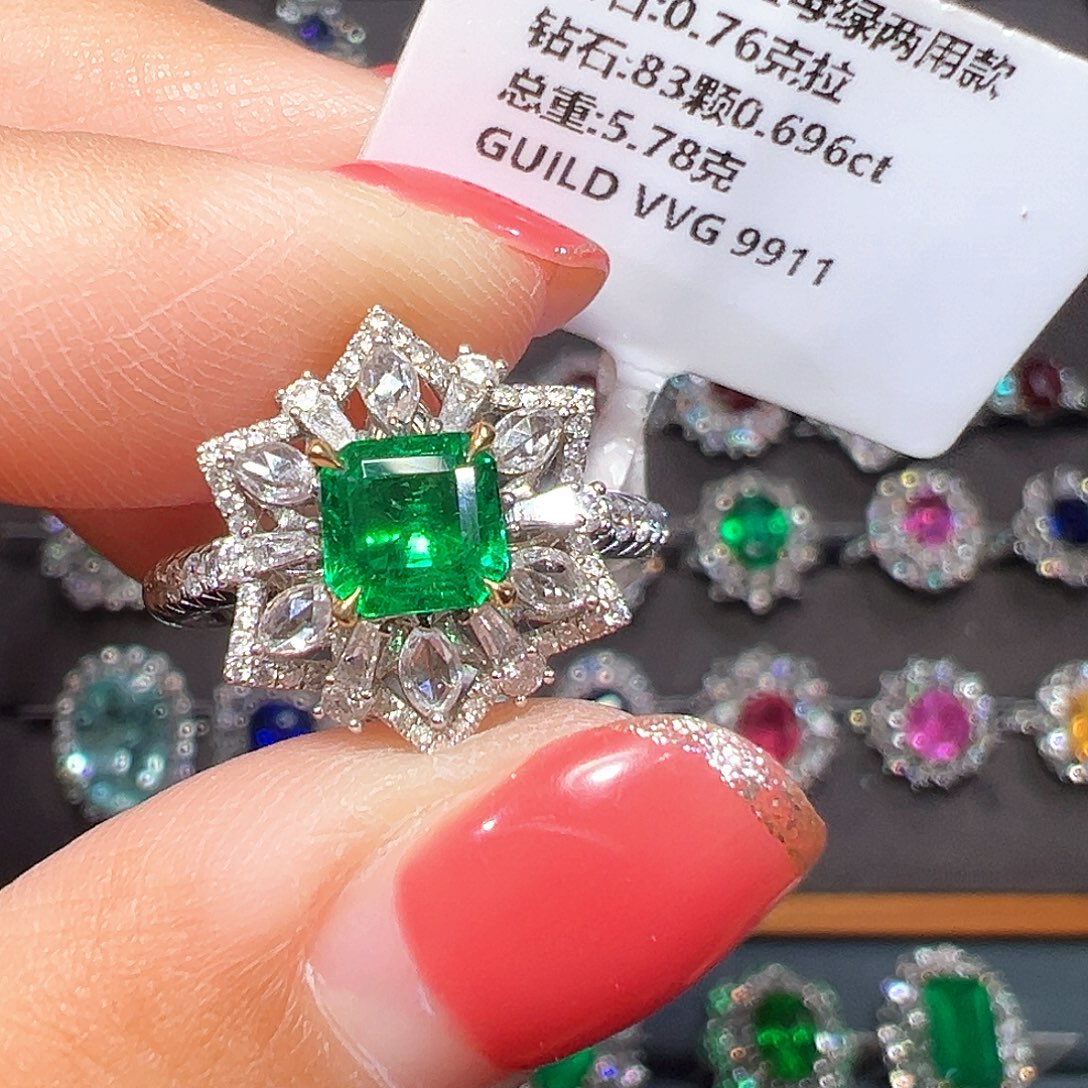 祖母绿戒指18K金镶嵌