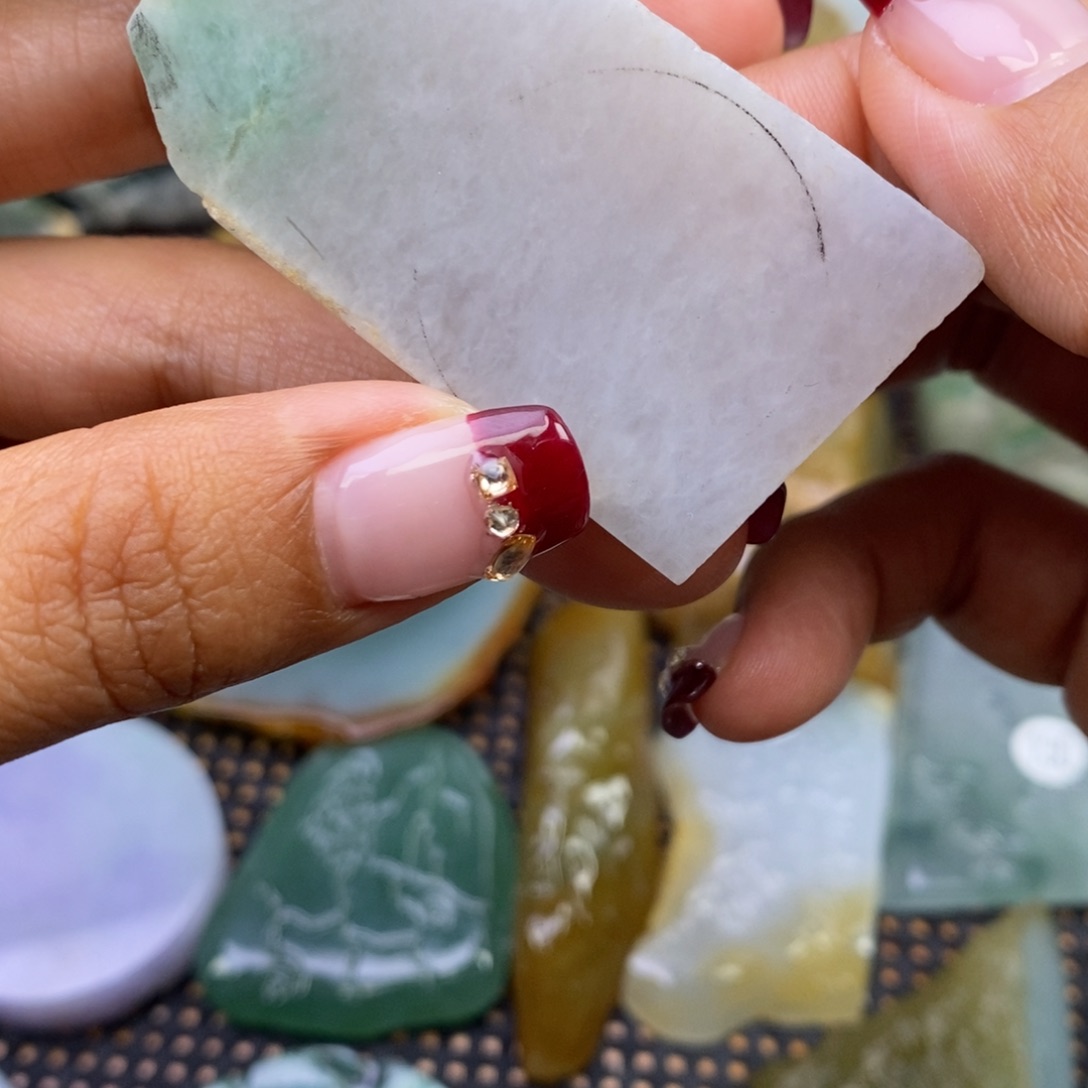 翡翠颈饰未镶嵌翡翠