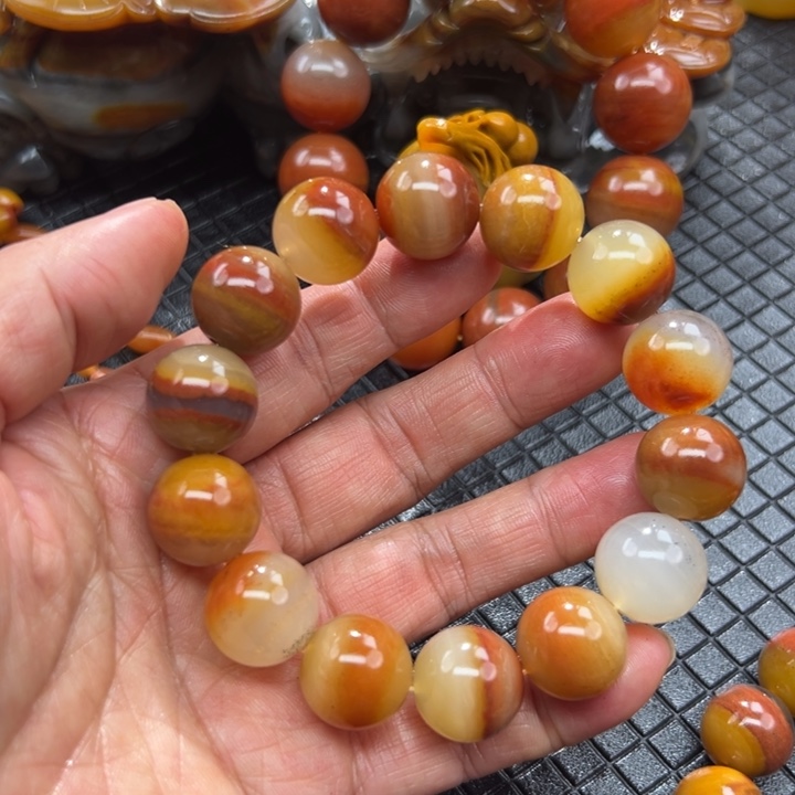 石英质玉（黄龙玉）颈饰合金