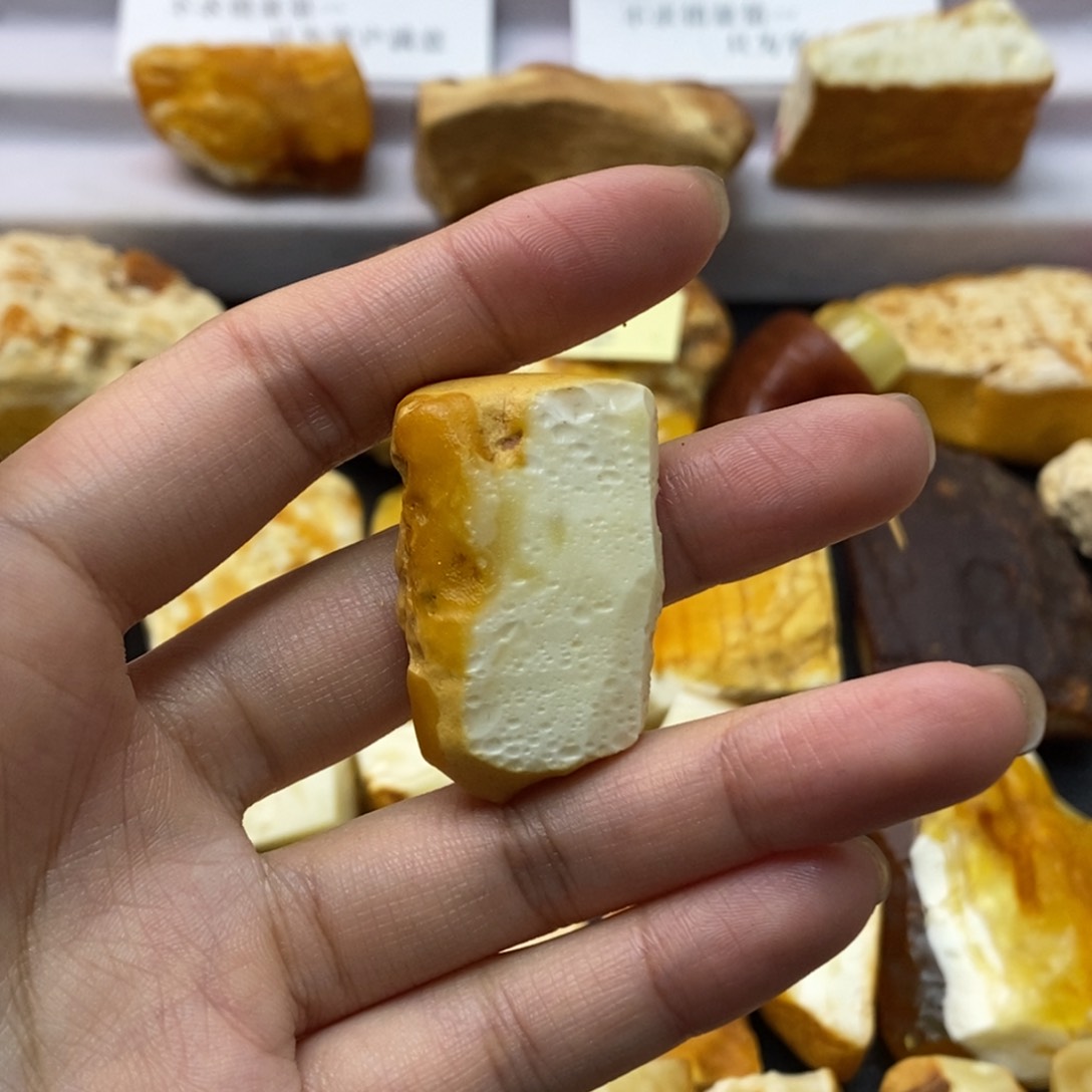 定制琥珀未镶嵌蜜蜡