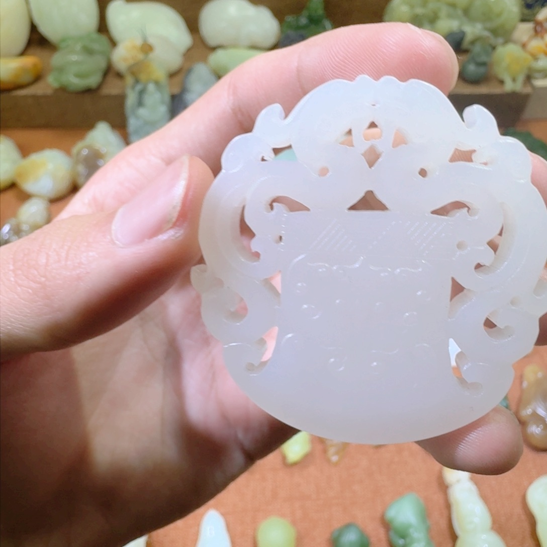 和田玉吊坠(赠链)未镶嵌