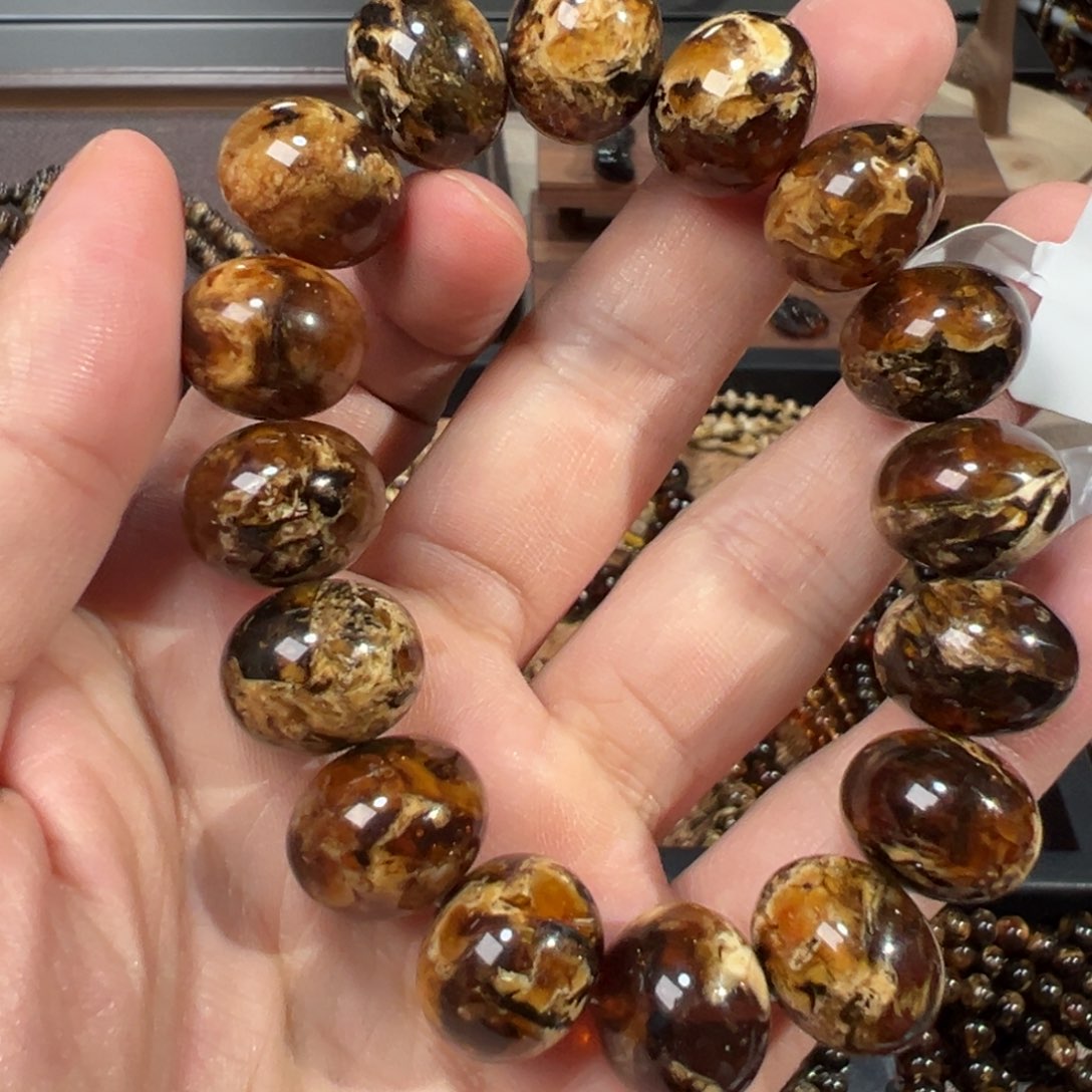 福***連琥珀未镶嵌裸石抚顺琥珀