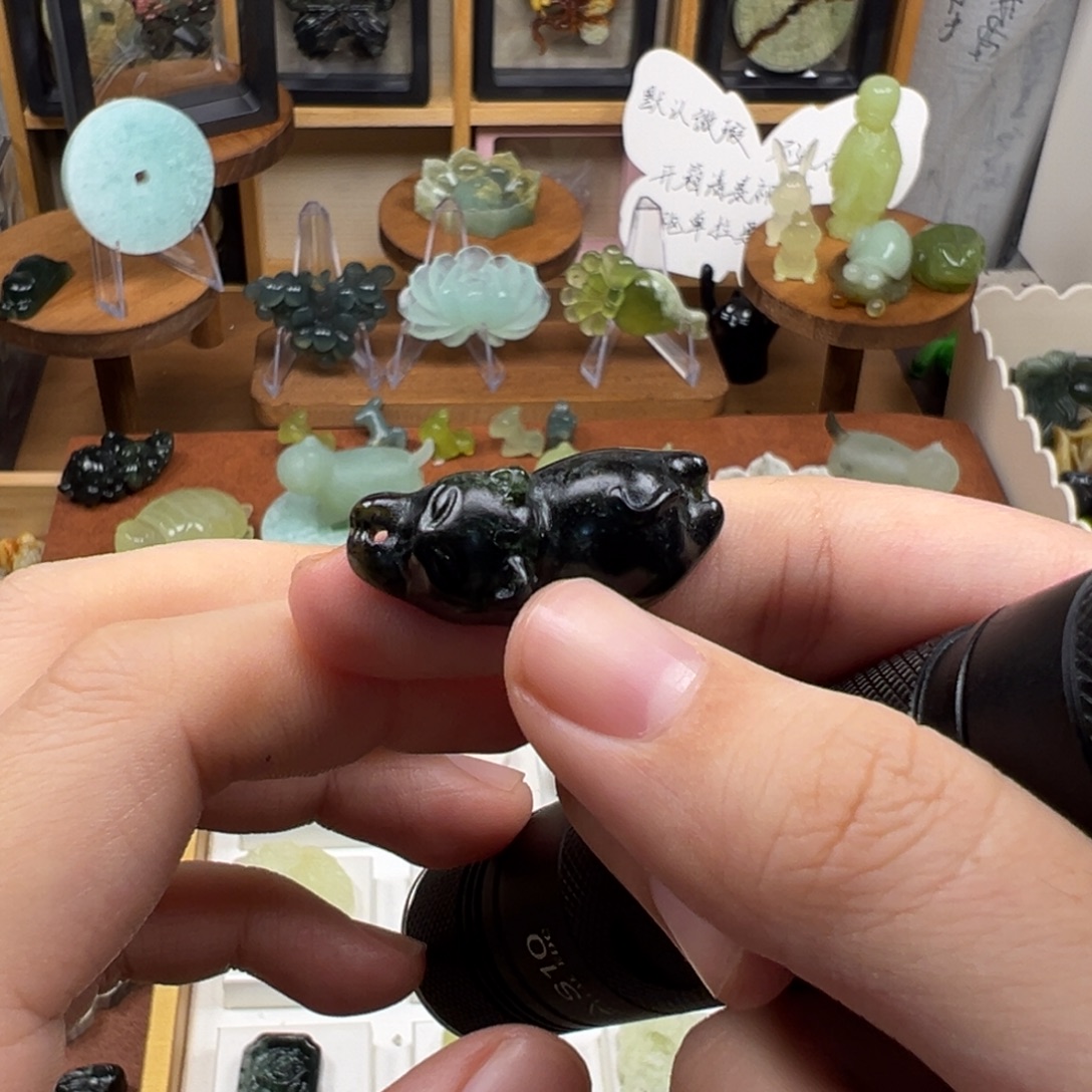 T***n蛇纹石玉未镶嵌蝴蝶